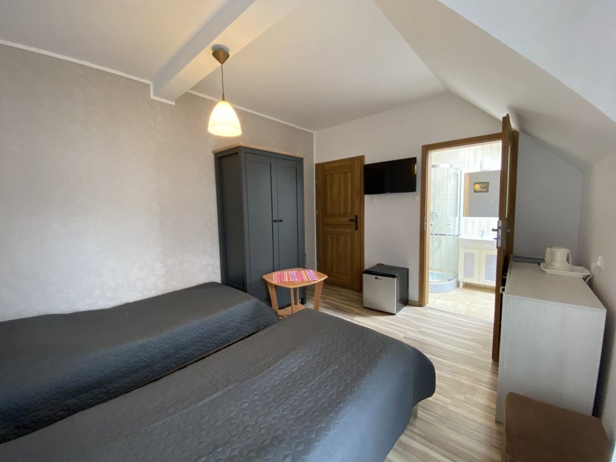 Pokój 2-osobowy z balkonem (11)