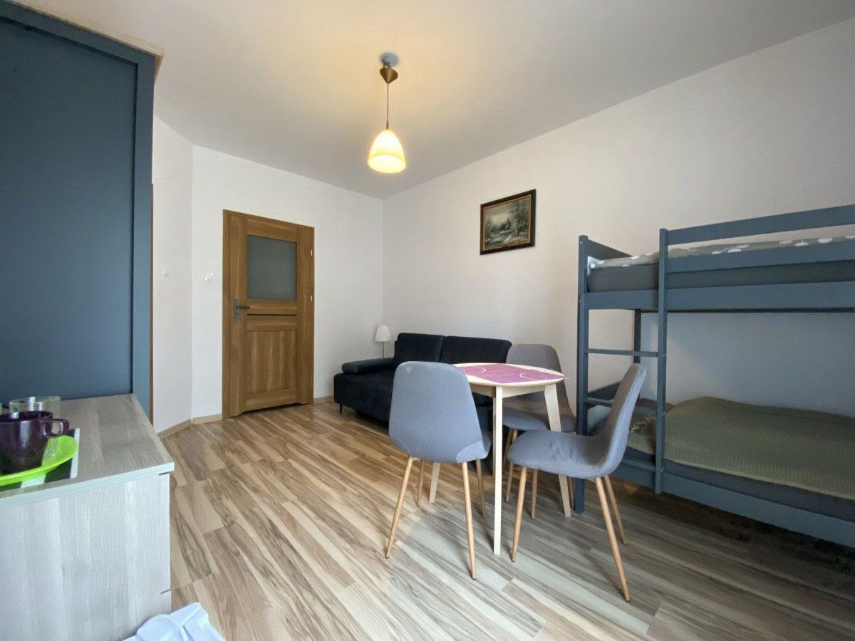 Widok na drzwi do łązienki