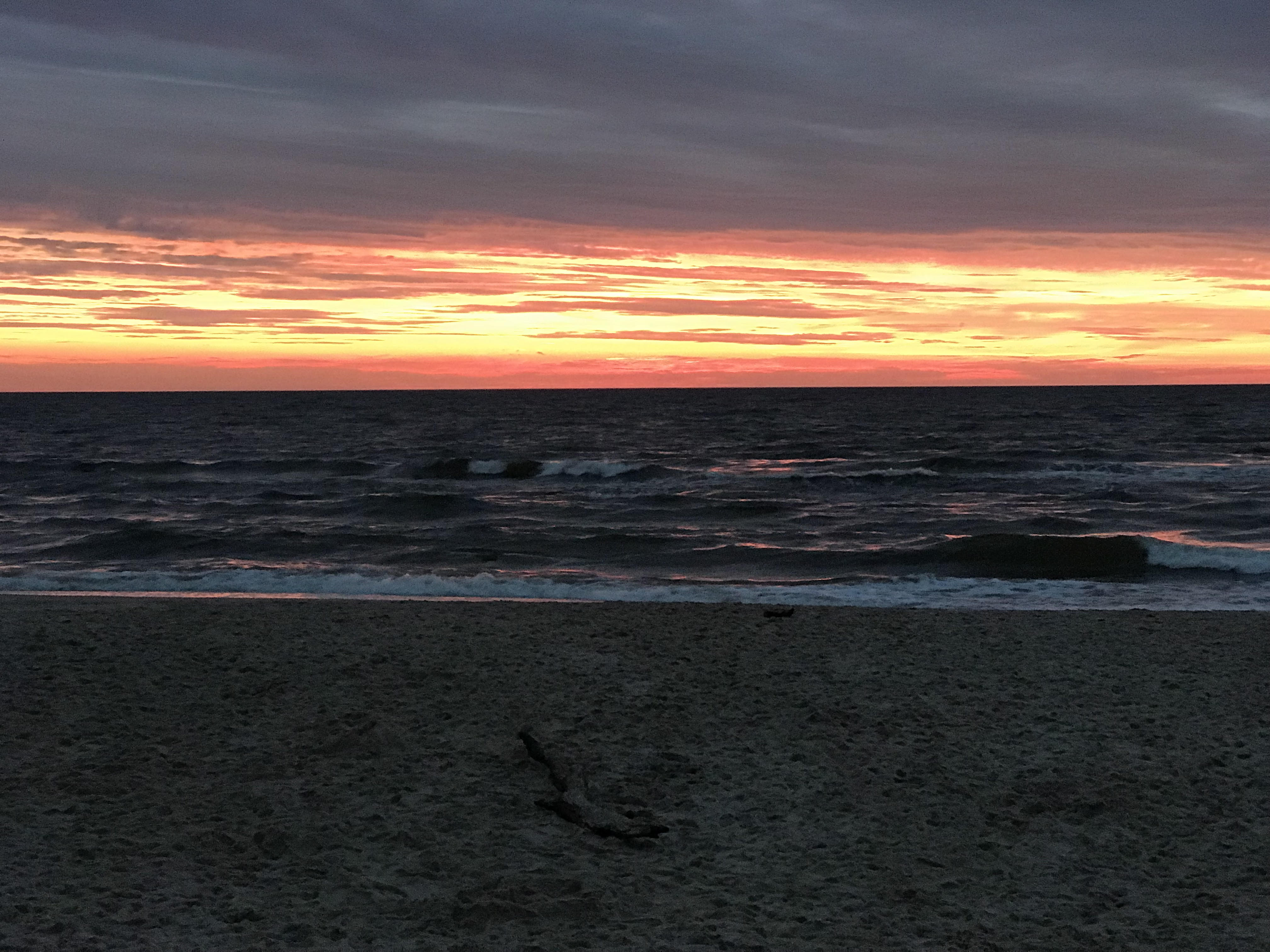 Plaża w Poddąbiu, po zachodzie słońca