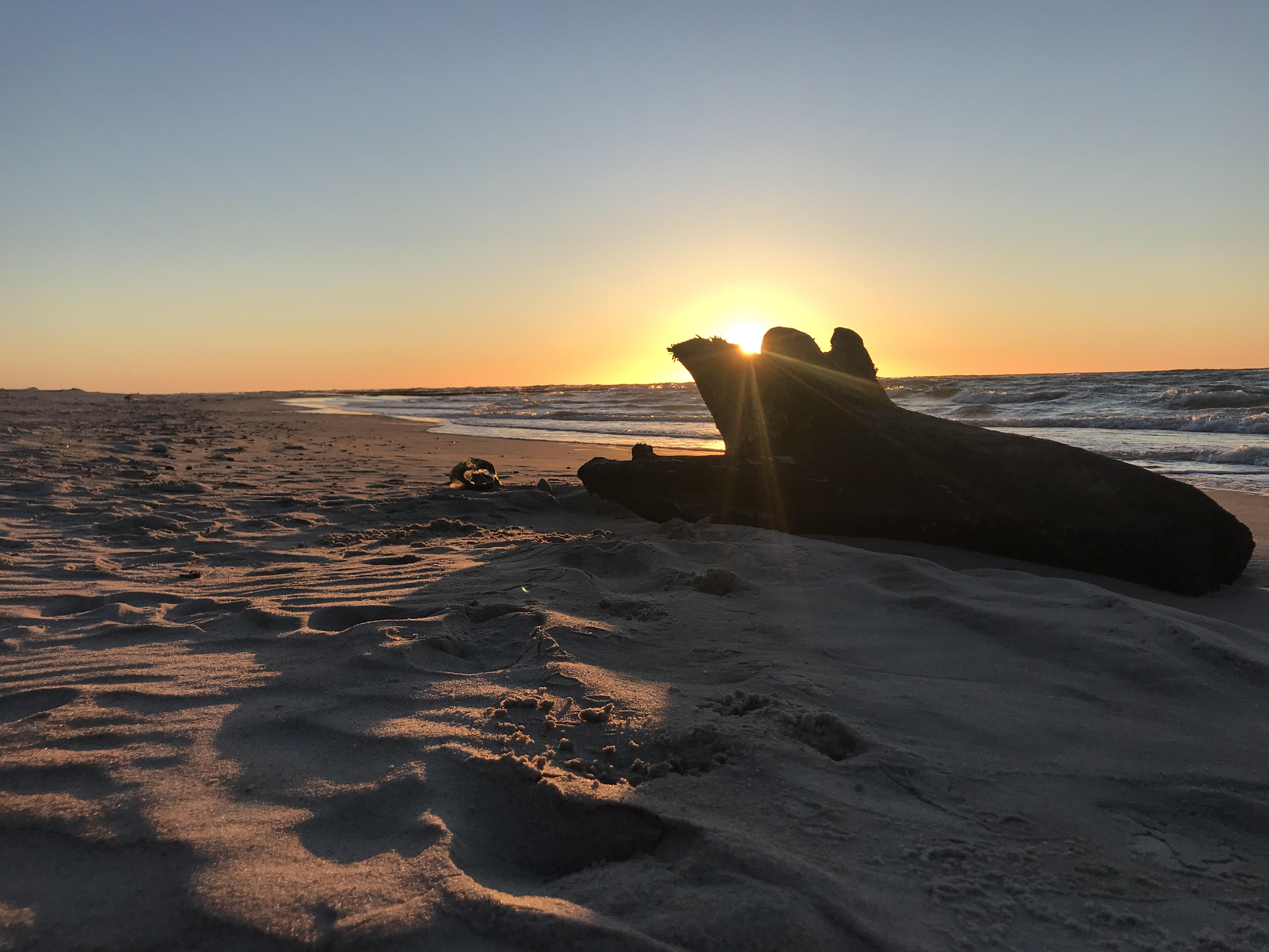 Plaża w Poddąbiu tuż przed zachodem słońca